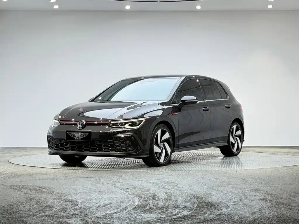Volkswagen Golf GTI — фото 1