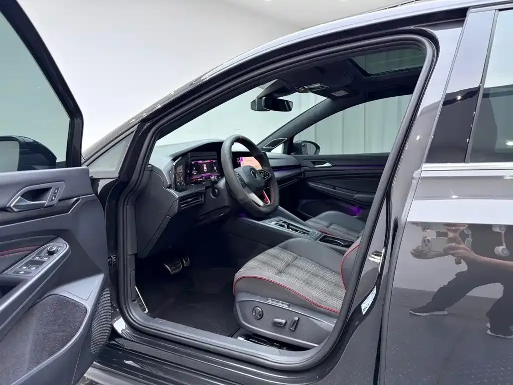 Volkswagen Golf GTI — фото 10