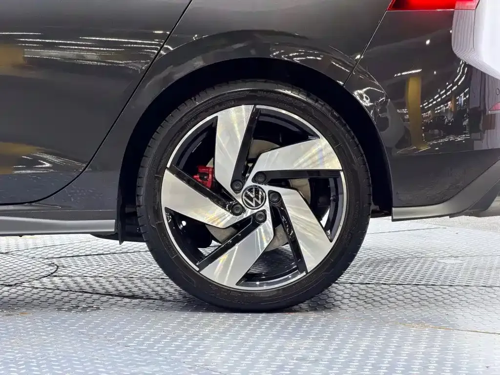Volkswagen Golf GTI — фото 3