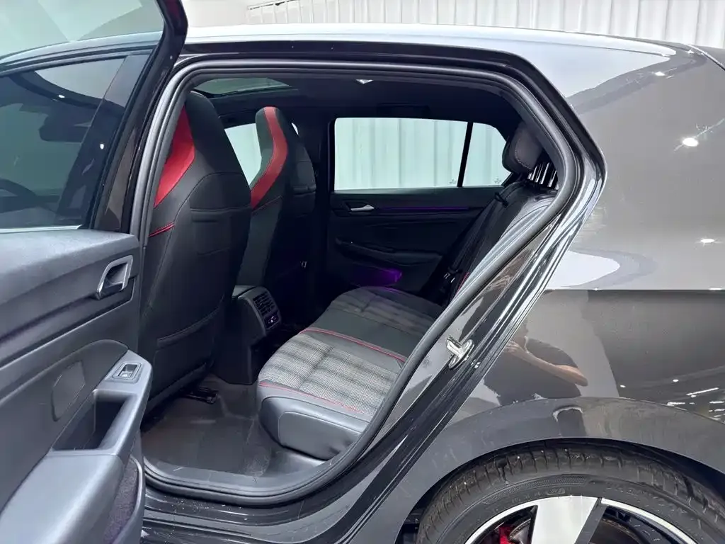 Volkswagen Golf GTI — фото 6