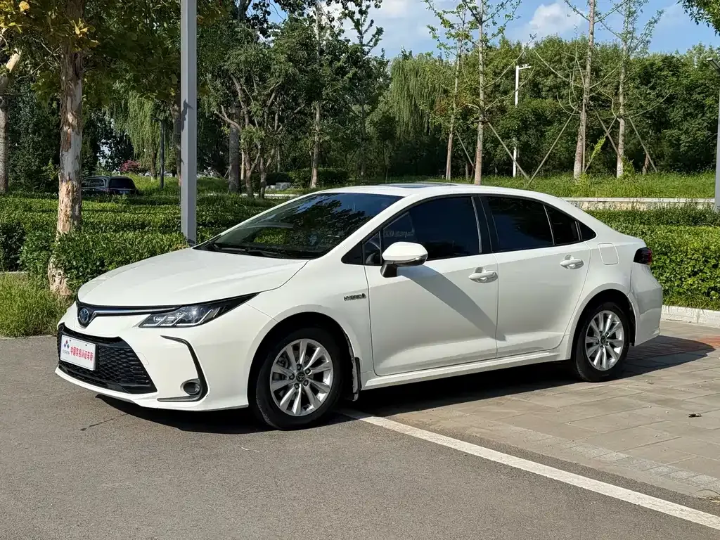 Toyota Corolla — фото 1