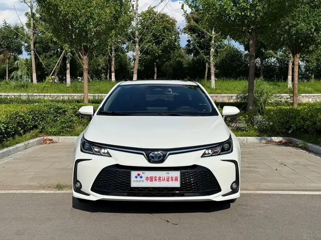 Toyota Corolla — фото 9