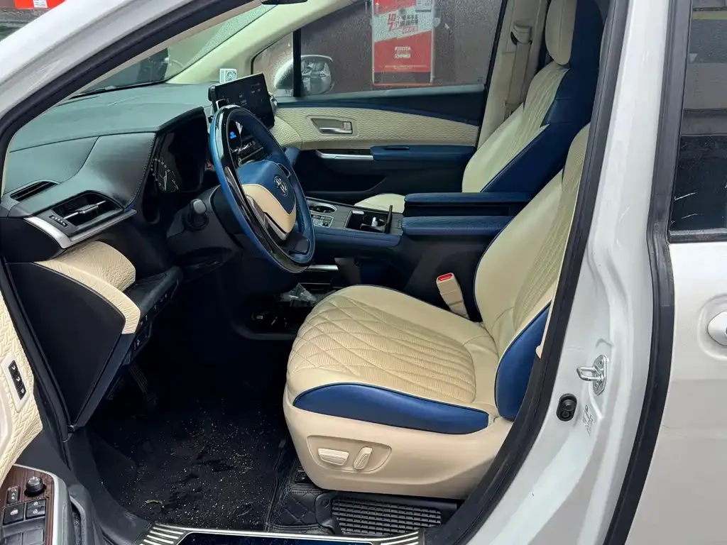 Toyota Granvia — фото 4