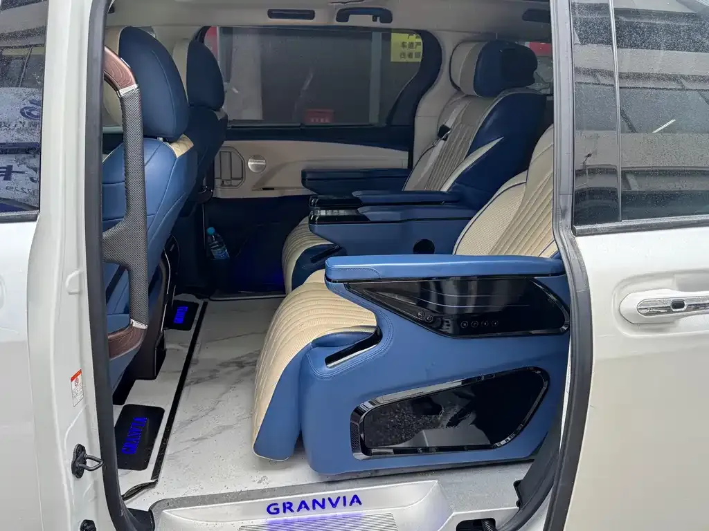 Toyota Granvia — фото 9