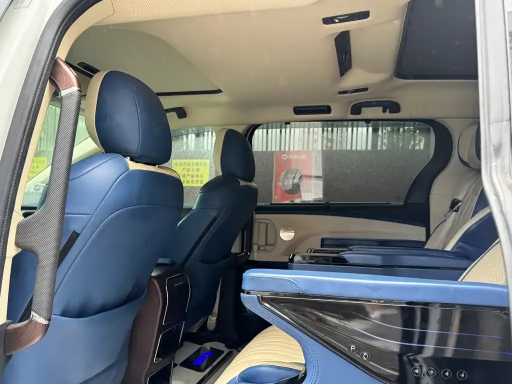 Toyota Granvia — фото 10