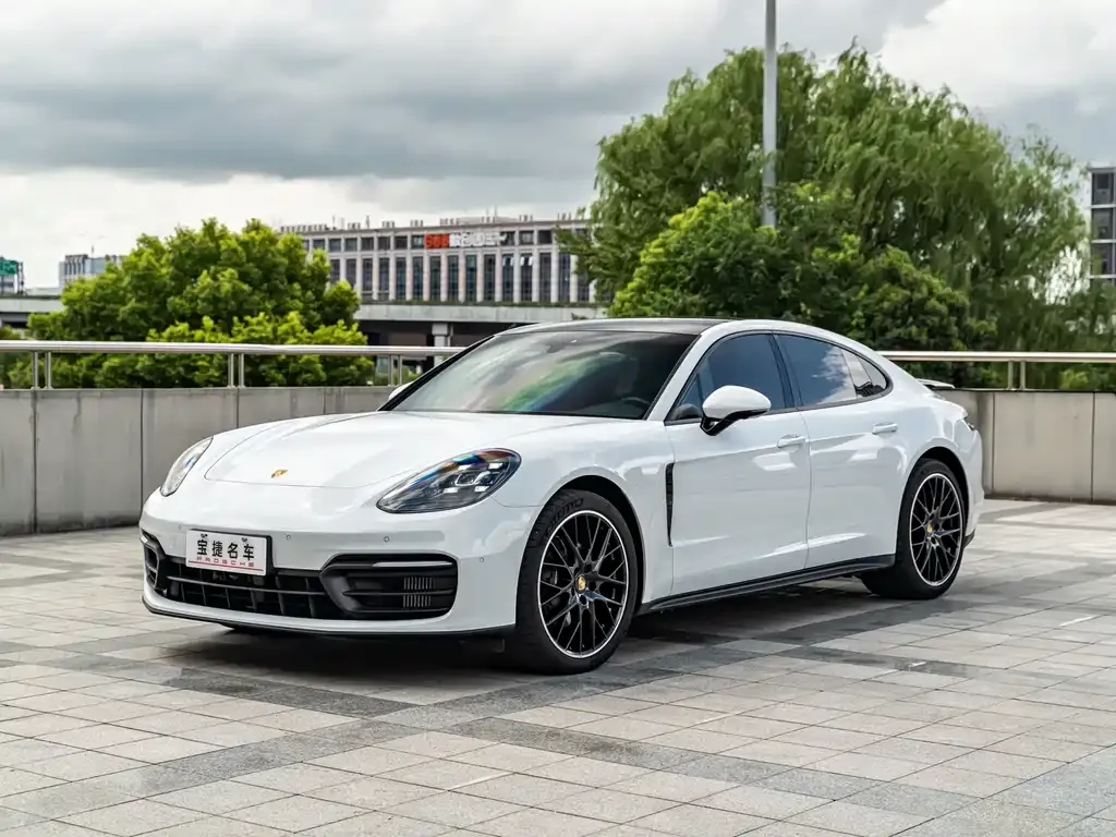 Porsche Panamera — фото 1