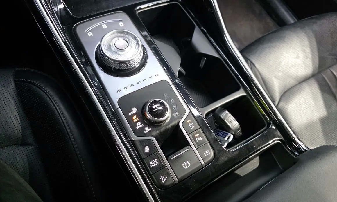 Kia Sorento — фото 9