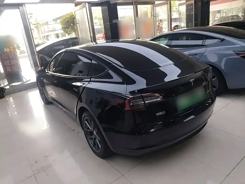Tesla Model 3 — фото 10