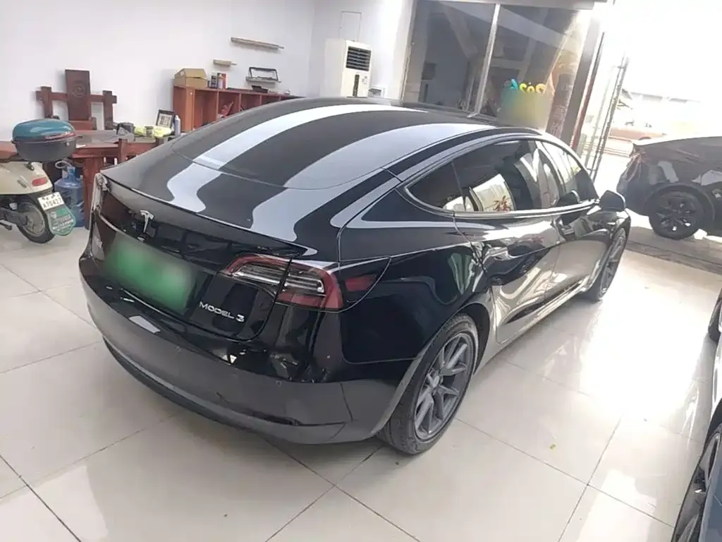 Tesla Model 3 — фото 4