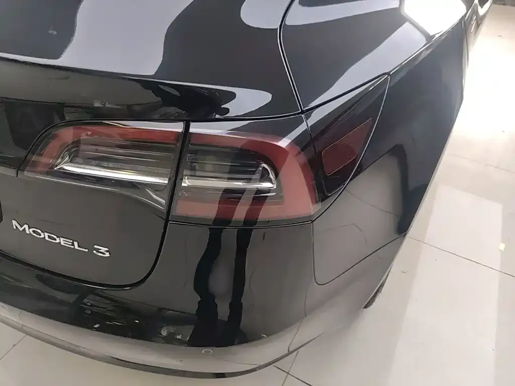 Tesla Model 3 — фото 2