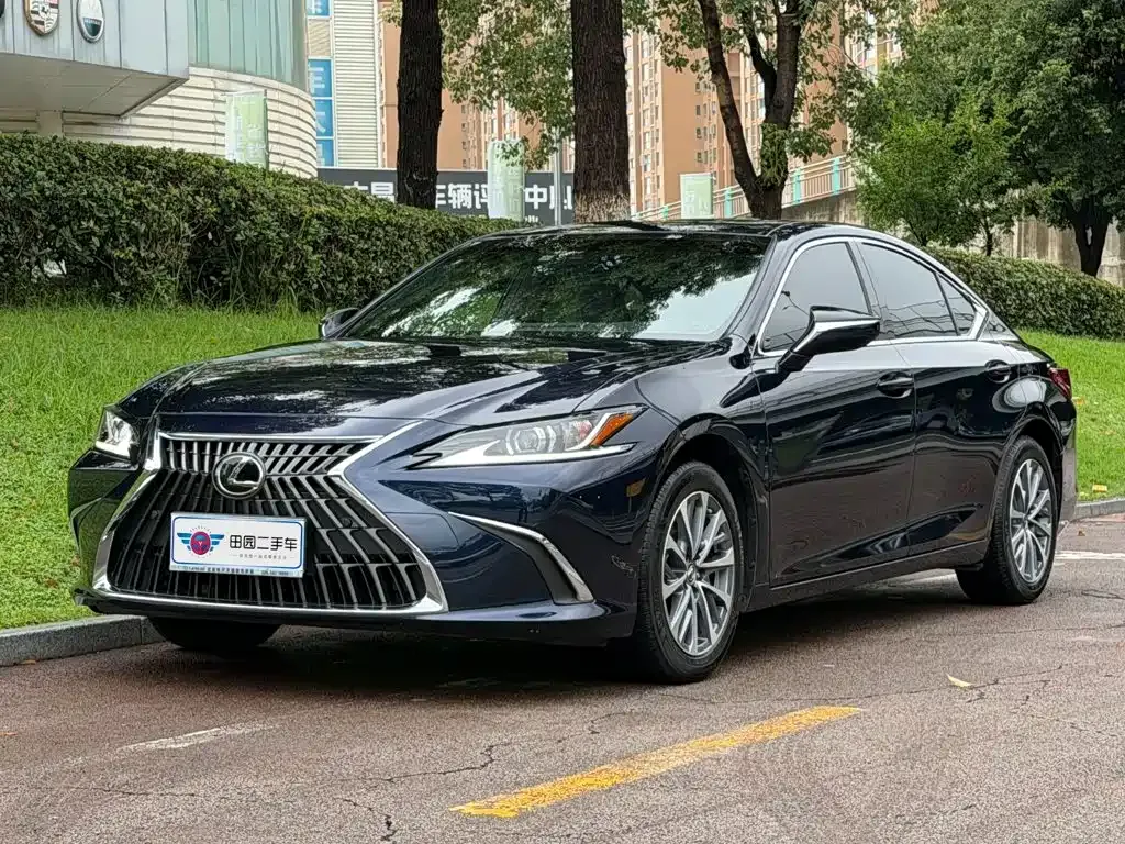 Lexus ES — фото 1