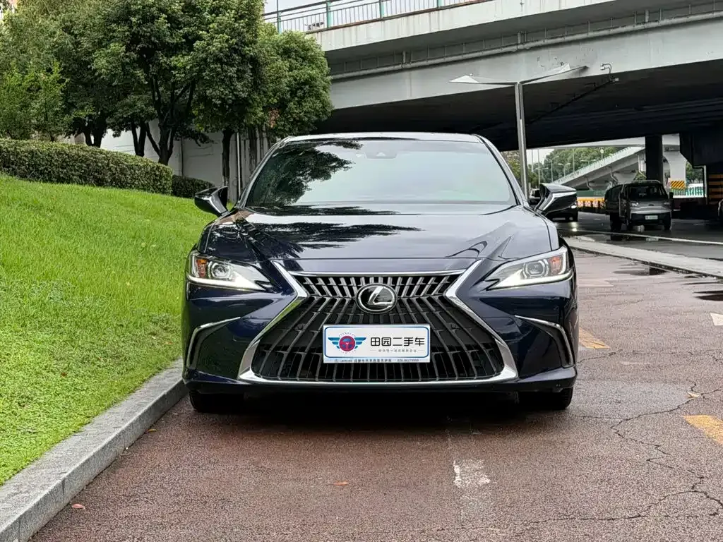 Lexus ES — фото 9