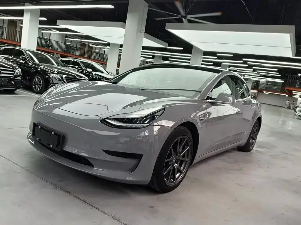 Tesla Model 3 — фото 1