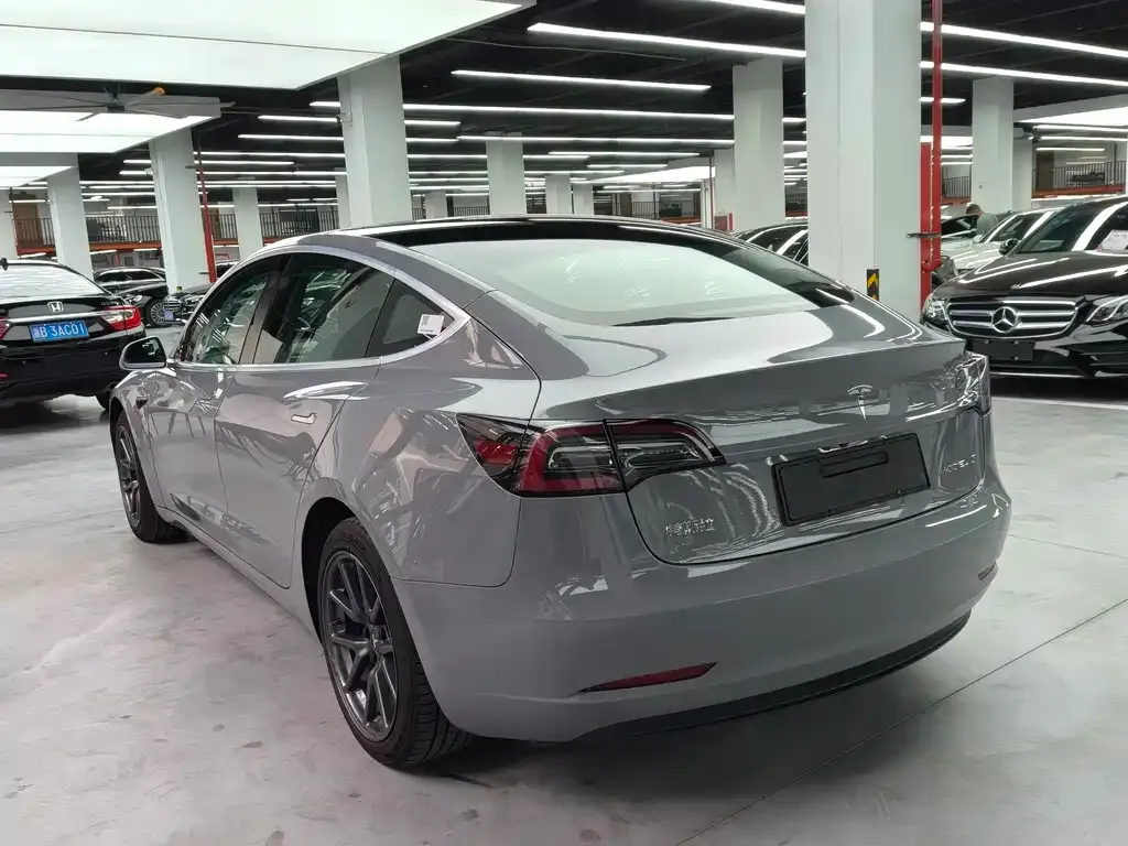 Tesla Model 3 — фото 10