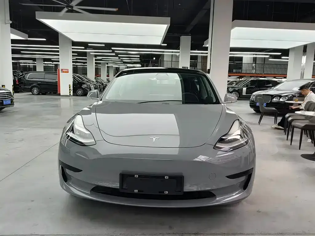 Tesla Model 3 — фото 5