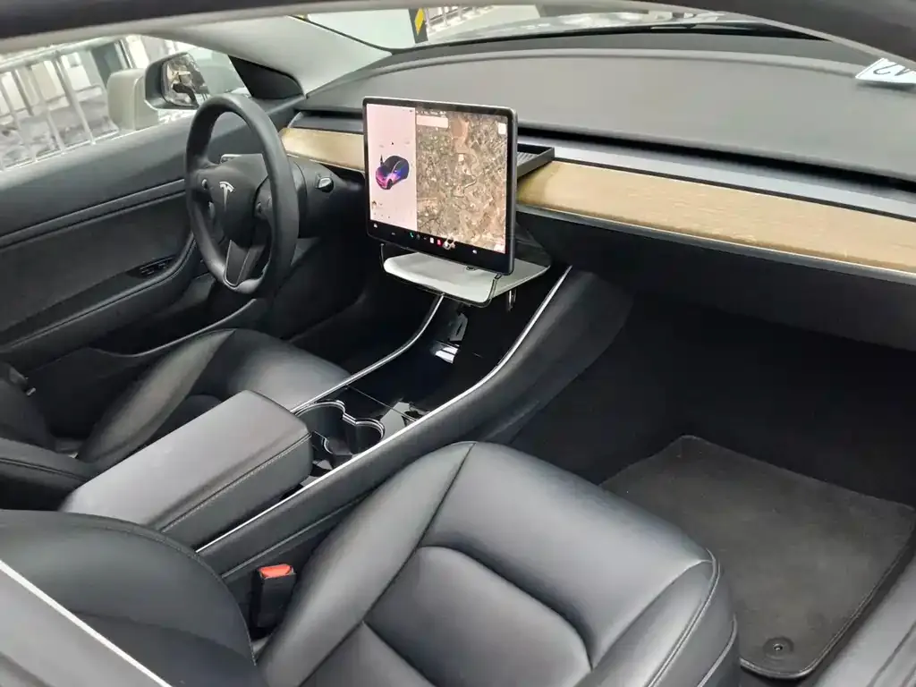 Tesla Model 3 — фото 6
