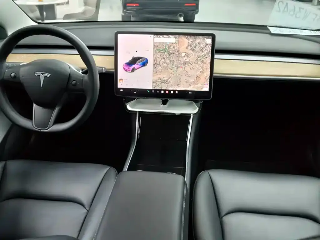 Tesla Model 3 — фото 2