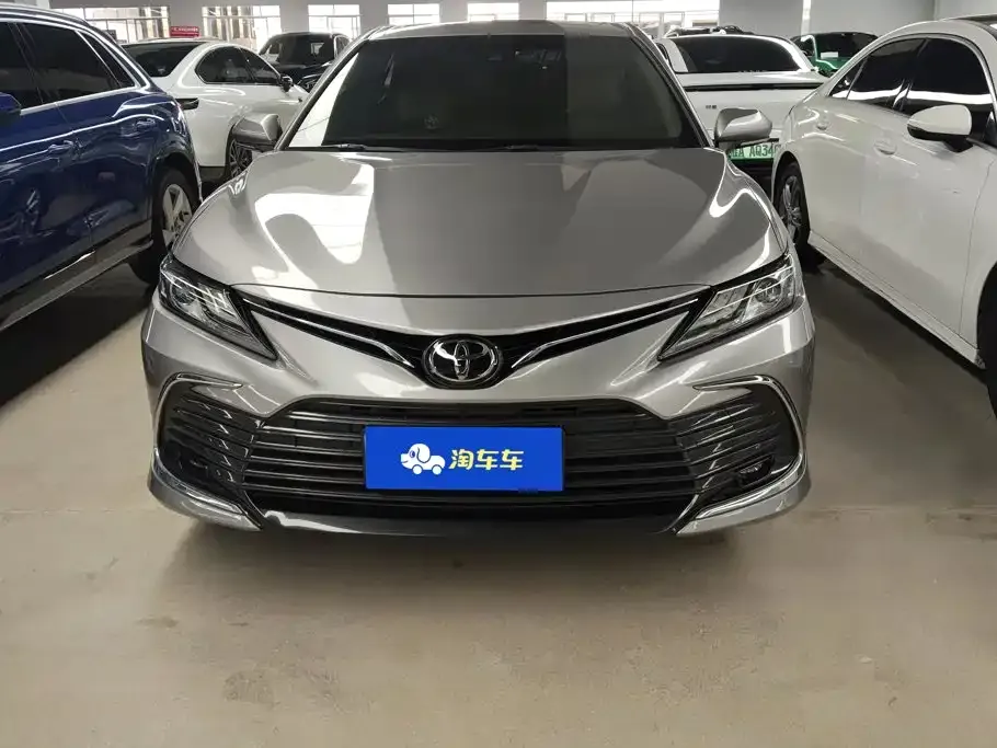Toyota Camry — фото 8