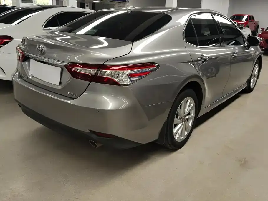 Toyota Camry — фото 7
