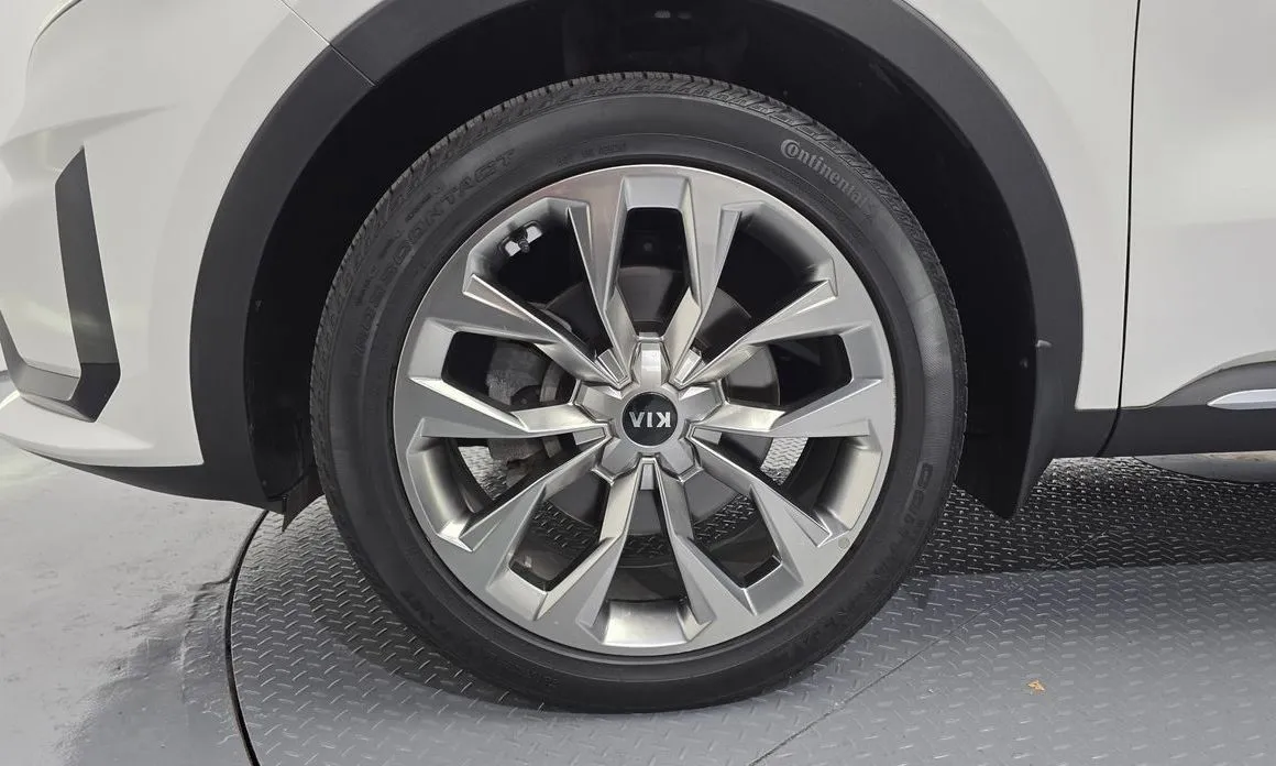 Kia Sorento — фото 9