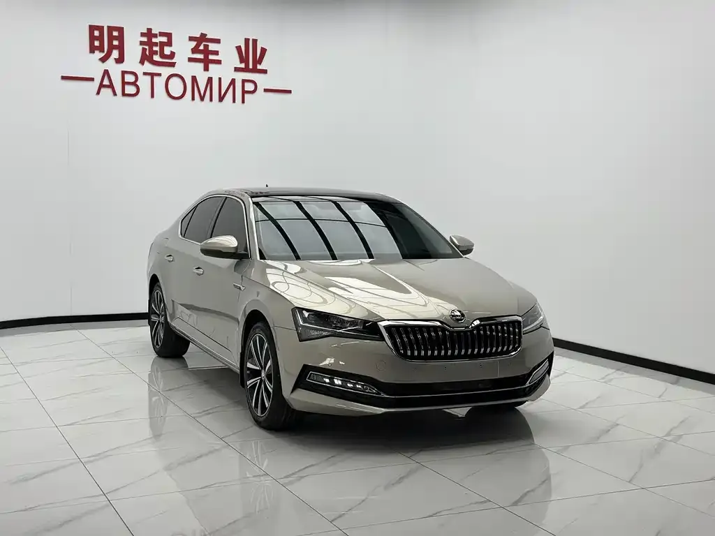 Skoda Superb — фото 8