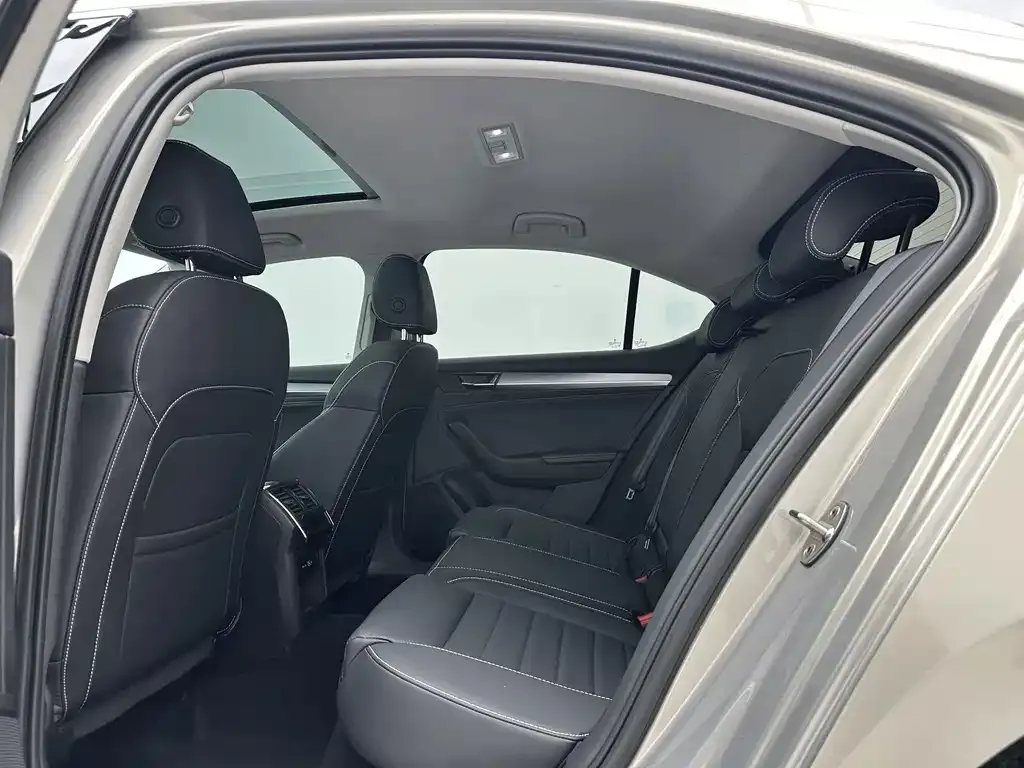 Skoda Superb — фото 10