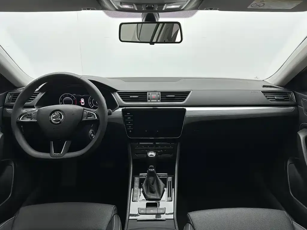Skoda Superb — фото 7