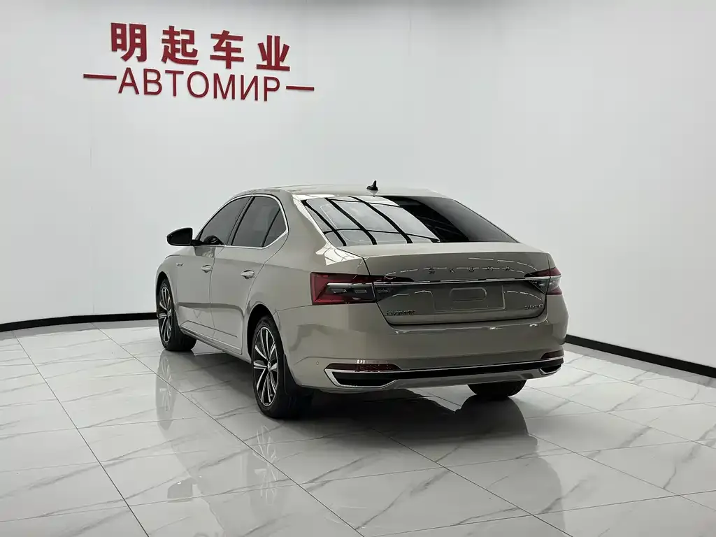 Skoda Superb — фото 2