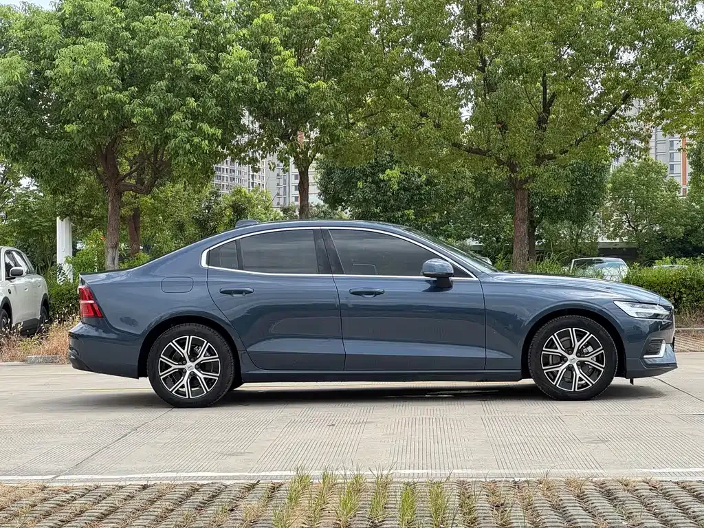 Volvo S60 — фото 10