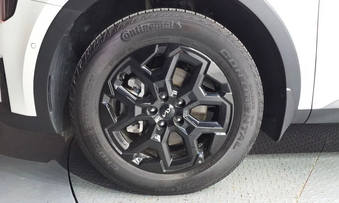 Kia Sorento — фото 7