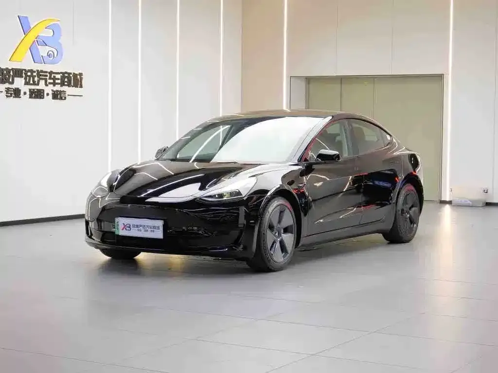 Tesla Model 3 — фото 1