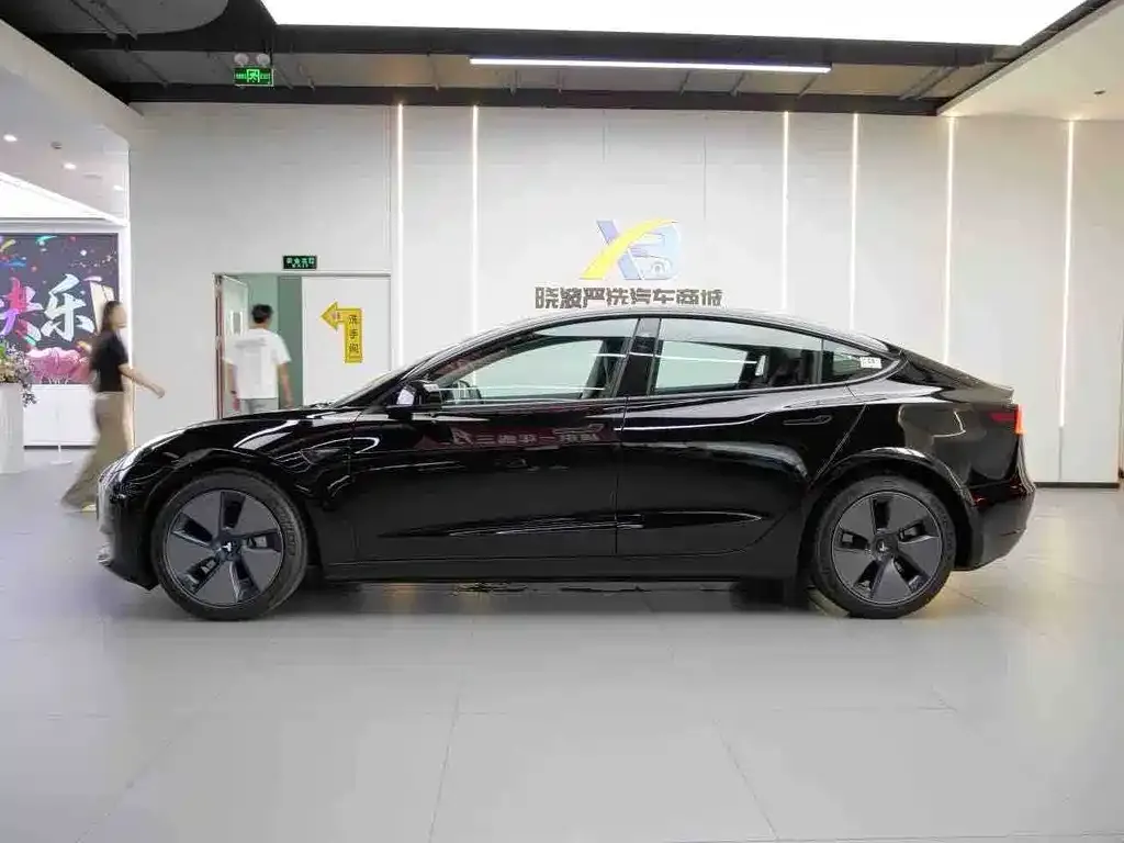 Tesla Model 3 — фото 4