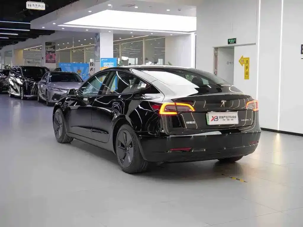 Tesla Model 3 — фото 8