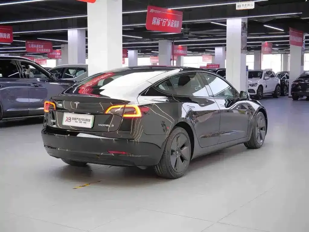 Tesla Model 3 — фото 7