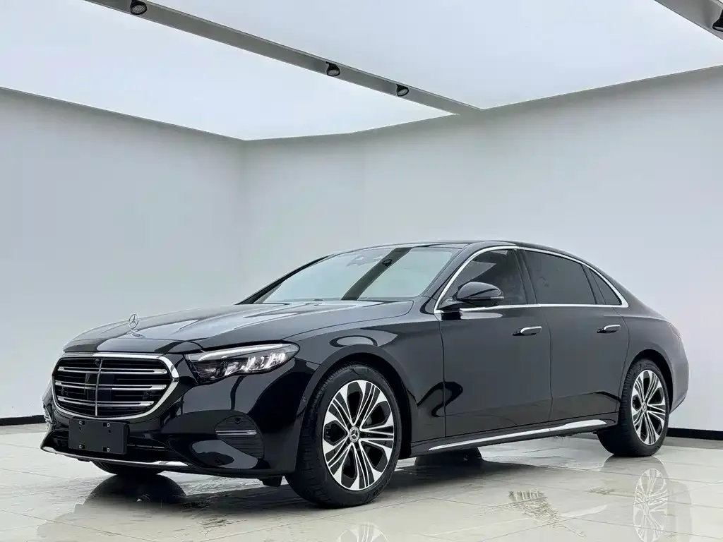 Mercedes-Benz E-Class — фото 1