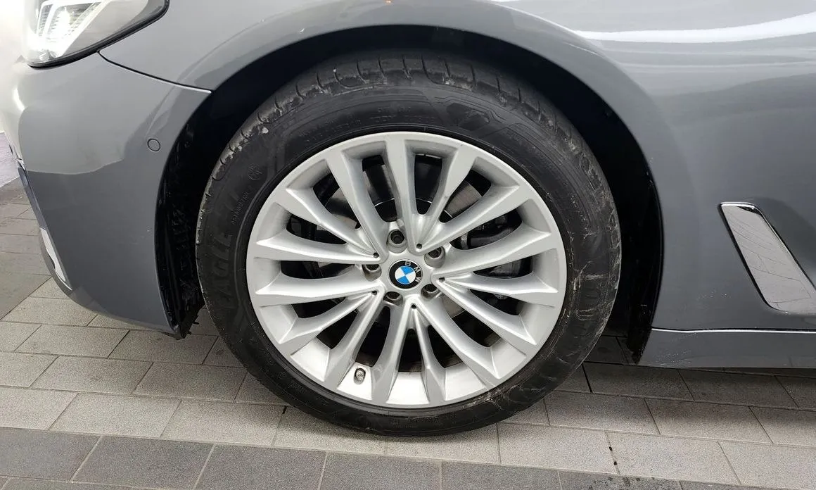 BMW 5-Series — фото 10