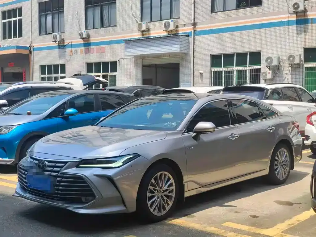 Toyota Avalon — фото 1