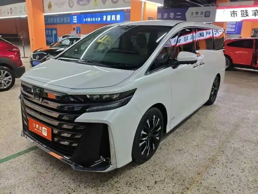 Toyota Vellfire — фото 1