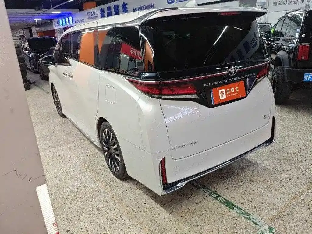 Toyota Vellfire — фото 7