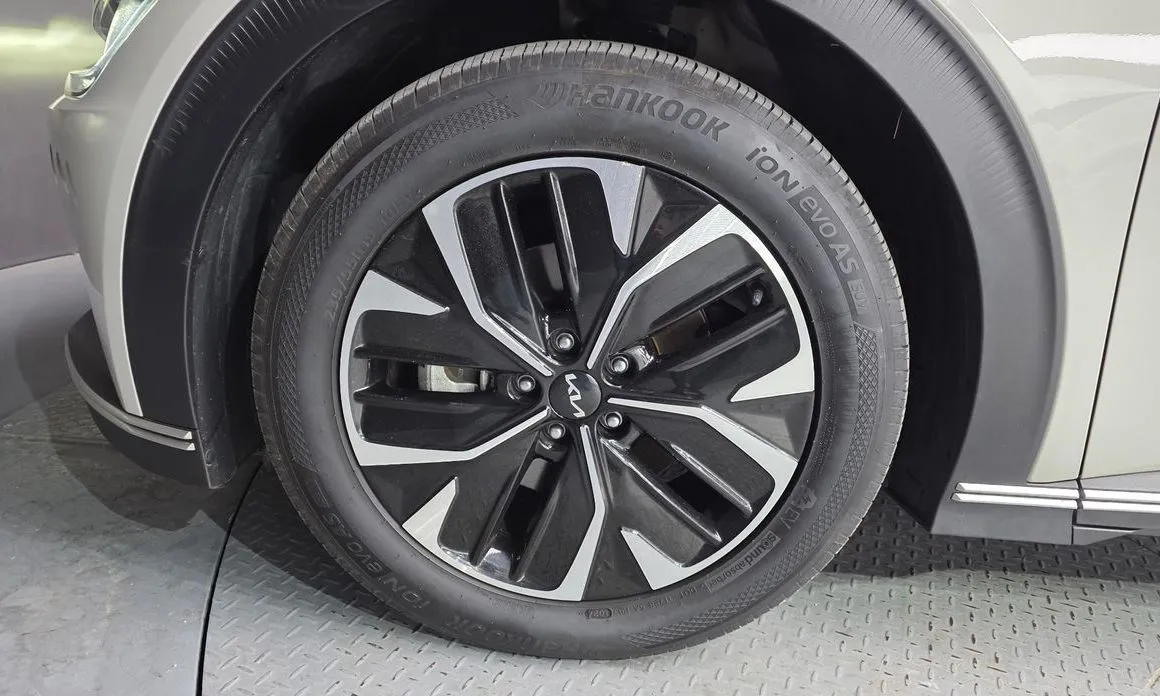 Kia EV6 — фото 9