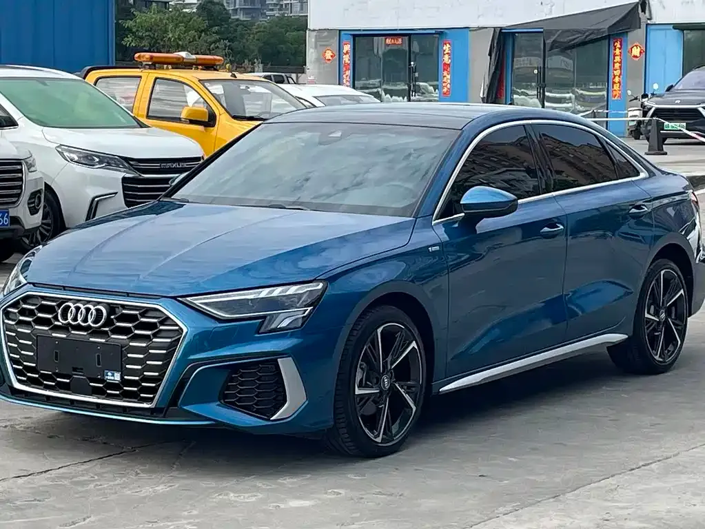 Audi A3 — фото 1