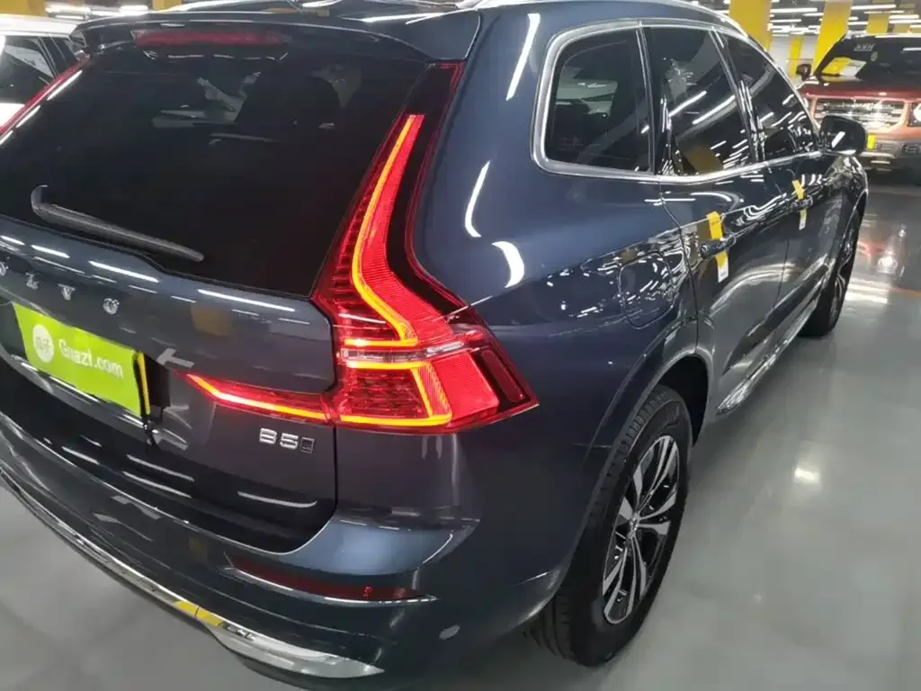 Volvo XC60 — фото 10