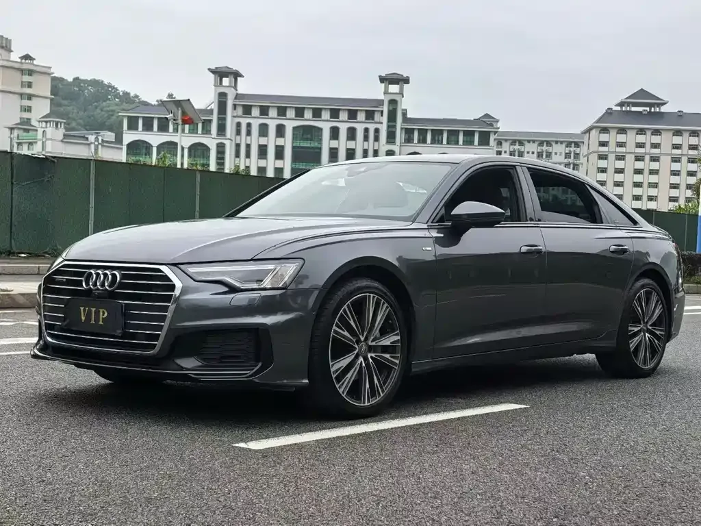 Audi A6L — фото 1