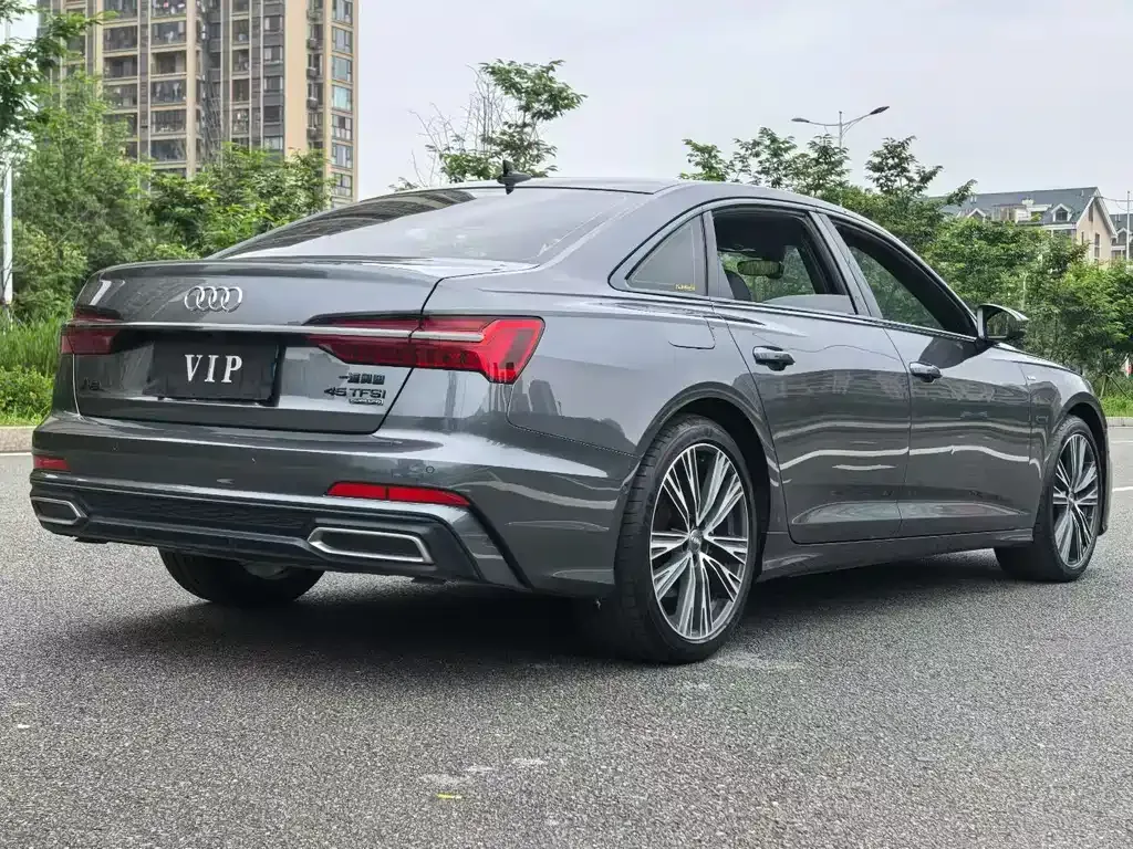 Audi A6L — фото 9