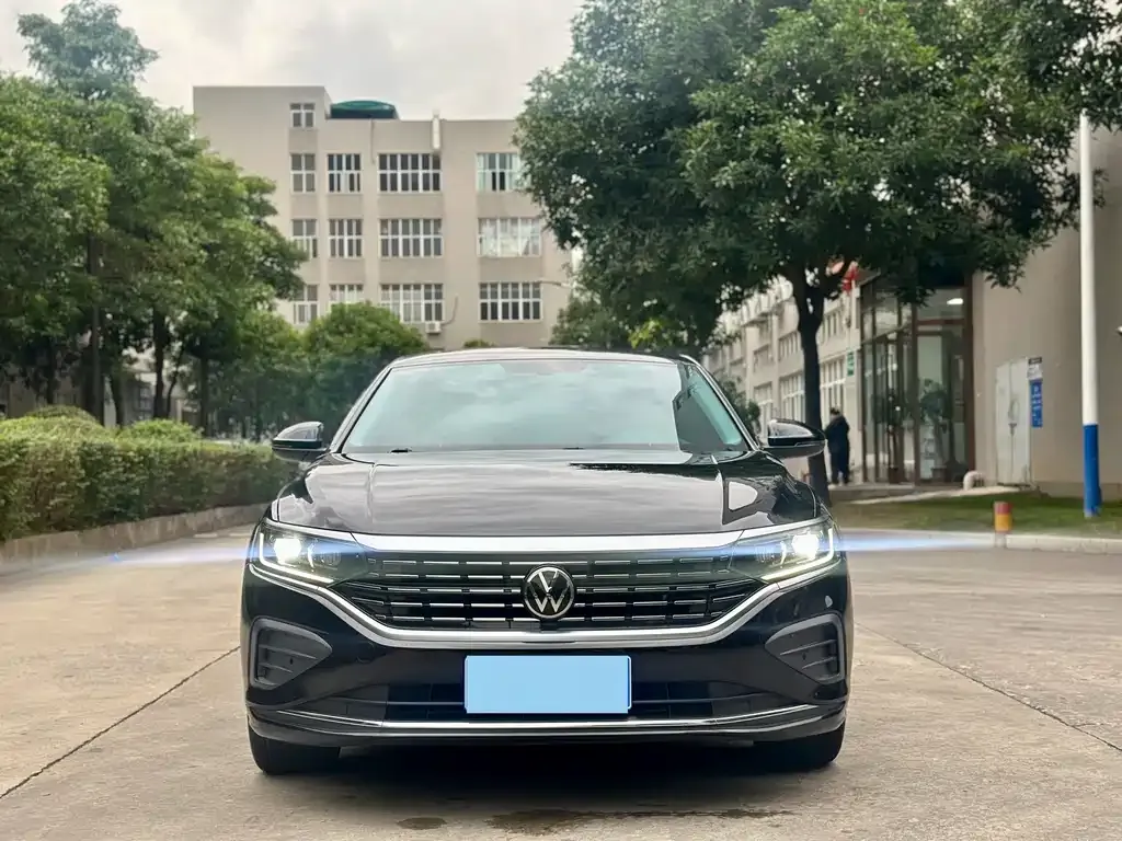 Volkswagen Passat — фото 1