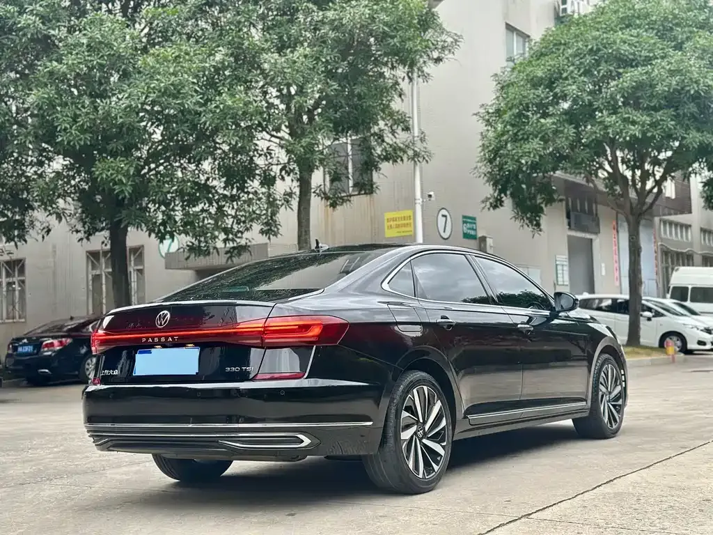 Volkswagen Passat — фото 4