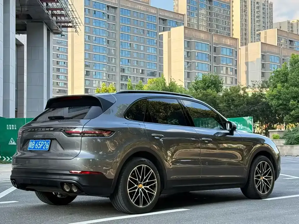 Porsche Cayenne — фото 9
