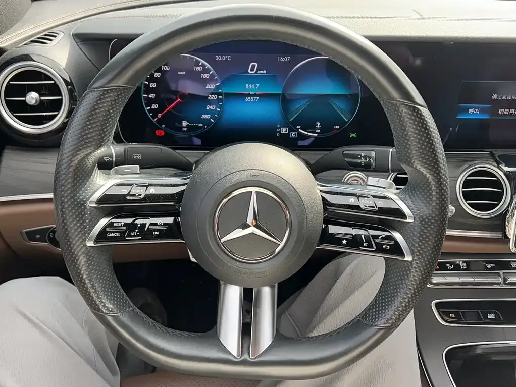 Mercedes-Benz E-Class — фото 10