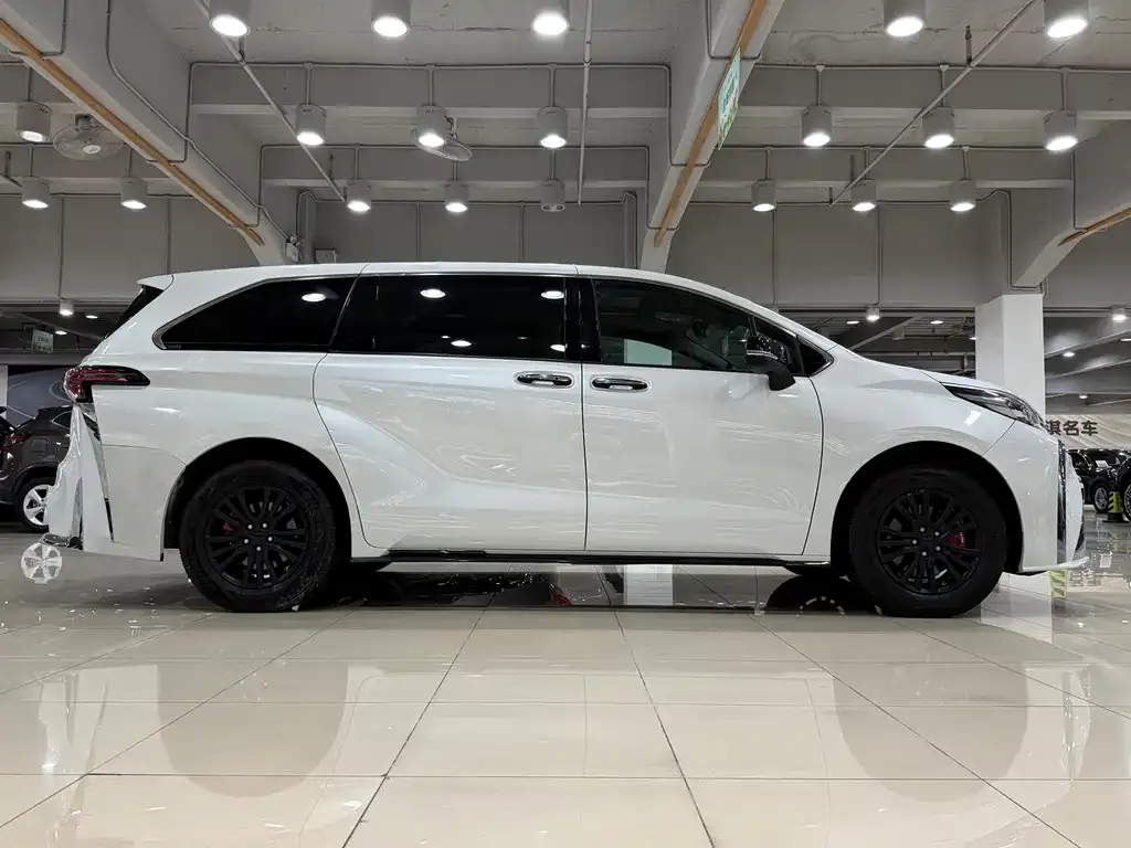 Toyota Sienna — фото 3