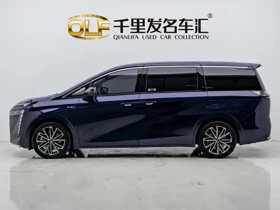 GAC Motor 传祺E8 PHEV — фото 7